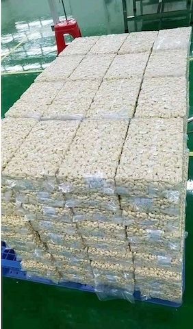 Rohe und geröstete Cashewnüsse aus Kenia zum Verkauf (für den Export).
