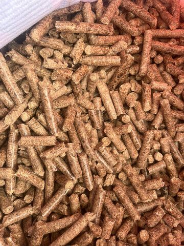 Holzpellets zu verkaufen.