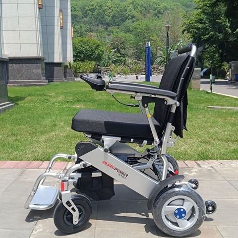 Elektrofahrräder und Elektrorollstühle für den Innen- und Außenbereich.