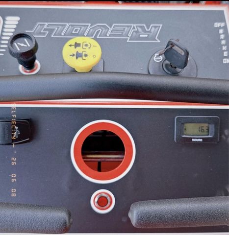 Ein Jahr alter 36-Zoll-Standmäher (Modelljahr 2025) mit Seitenauswurf und Mulchmessern