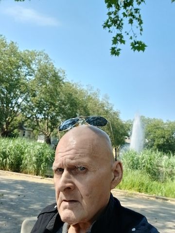 Dunkelhaütiges junges Giirl gesucht! Kostenlos Wohnen ! Auch Schwangere!