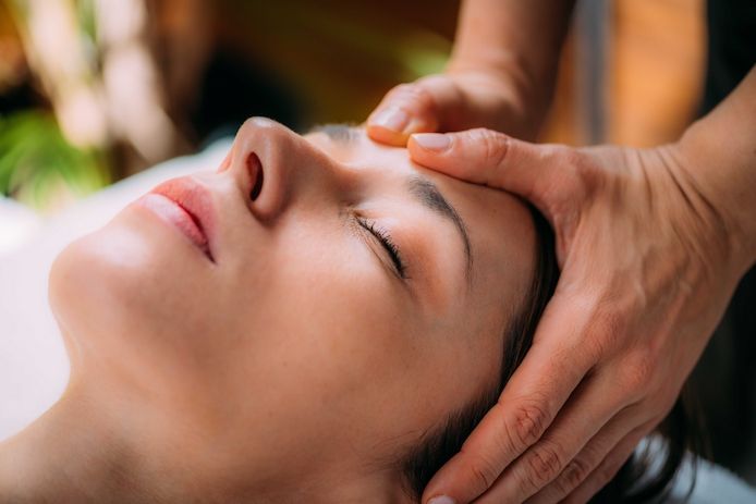 Sinnliche Tantramassage für Frauen – Achtsame Berührung & tiefe Entspannung