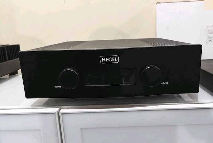 Hegel H400 Vollverstärker neuwertig