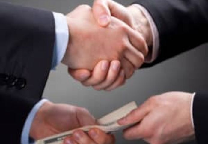Wir bieten Kredite für Privatpersonen und Unternehmen-