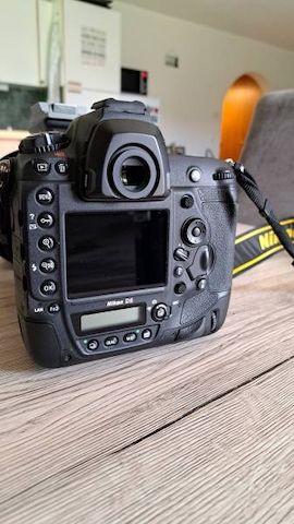 Nikon D5 Gehäuse + Nikon AF-S 200–500 mm f/5.6E VR Objektiv