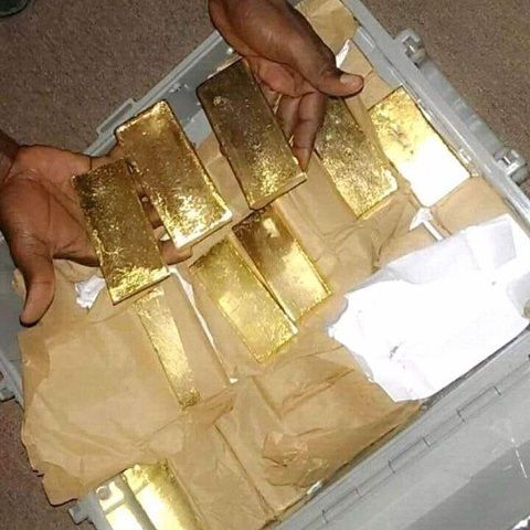 Hochwertige 22-Karat-Goldbarren zu verkaufen.