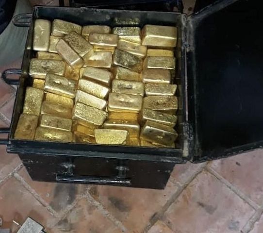 Hochwertige 22-Karat-Goldbarren zu verkaufen.