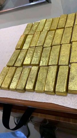 Hochwertige 23-Karat-Goldbarren zu verkaufen.