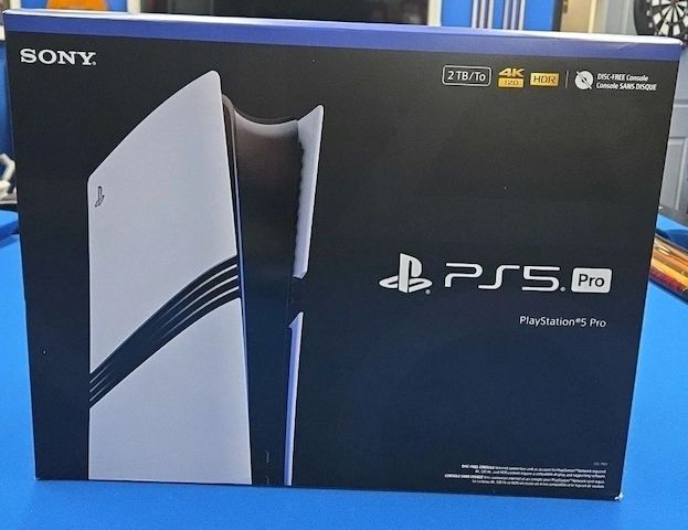 Zu verkaufen: Sony PlayStation 5 Pro (PS5 Pro) 2TB + 2 DualSense-Controller