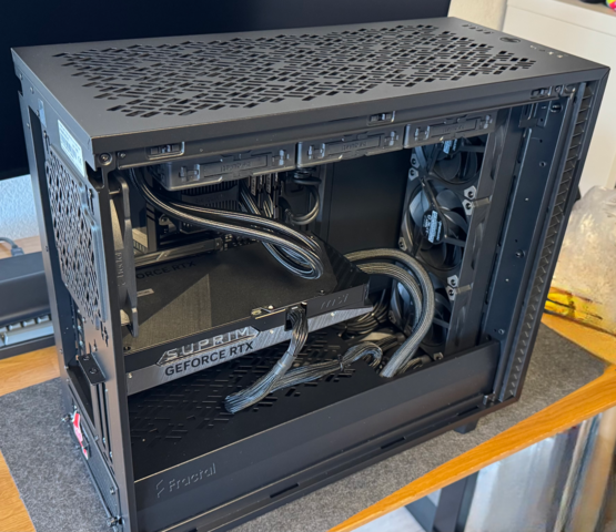 KI PC RTX 5090 SUPRIM Gaming PC
