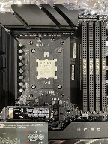 Asus Hero PC AMD Ryzen 9 9950x3d