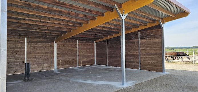 Pferdeunterstände & Weidehütten - stabiler Wetterschutz | Offenstall kaufen