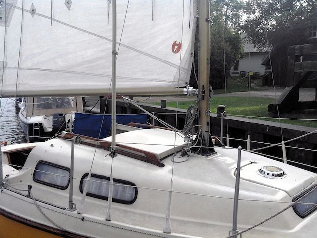 3 Std. Neptun 22 segeln auf dem Steinhuder Meer in Mardorf - Bootsverleih Kielhorn / Steg  N 21