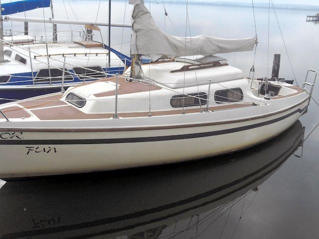3 Std. Neptun 22 segeln auf dem Steinhuder Meer in Mardorf - Bootsverleih Kielhorn / Steg  N 21