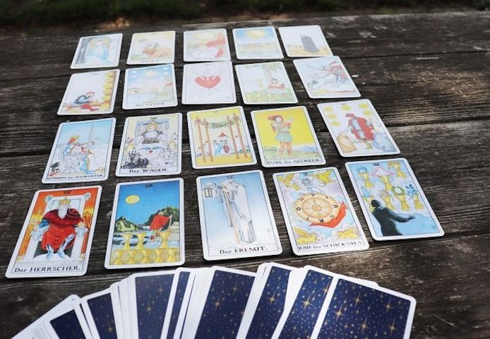 Astrologie, Karten legen und Traumdeutung mit Angela Marie