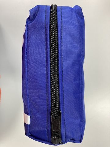 Kraftwagen-Verbandtasche, KFZ-Verbandtasche, first-aid kit, premiers secours. Ungeöffnet.