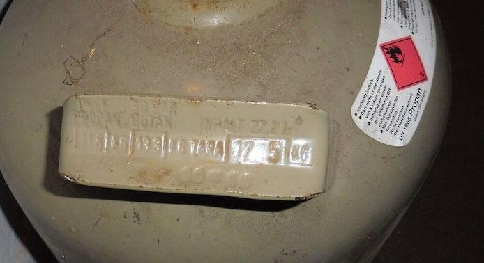 11 Kg Propangasflasche graue Eigentumsflasche Tüv abgelaufen