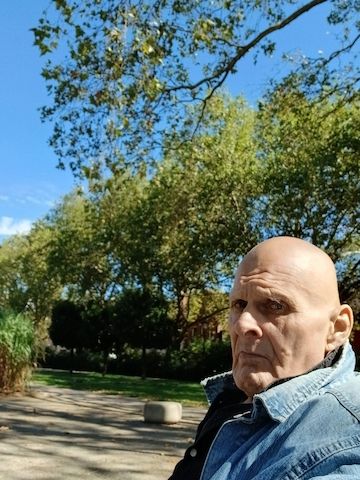 Netter älterer Mann sucht junge Frau!! Kostenlos Wohnen! Lecke gerne!!