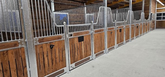Boxenfronten - Stallfronten & Trennwände für Pferdeställe