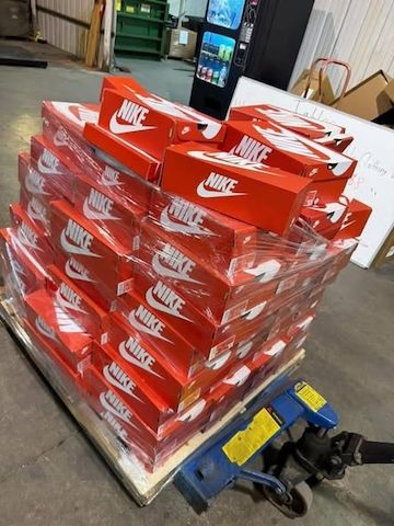 📦 Hochwertige Sneaker-Paletten aus Lagerauflösungen – Top-Preise & Lieferung möglich!