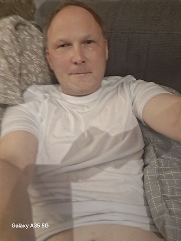 Daddy50 sucht Date? younges Girl 18 für sinnliche Treffen/F+ schöne Fantasien, Besuchbar