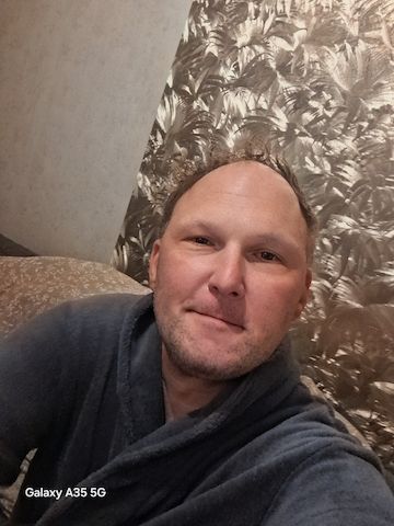 Daddy50 sucht Date? younges Girl 18 für sinnliche Treffen/F+ schöne Fantasien, Besuchbar