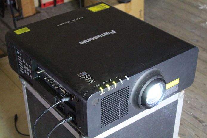 Panasonic PT-RZ670LB Laser Beamer Projektor