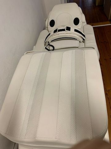 Massageliege mit Ganzkörper Vibration