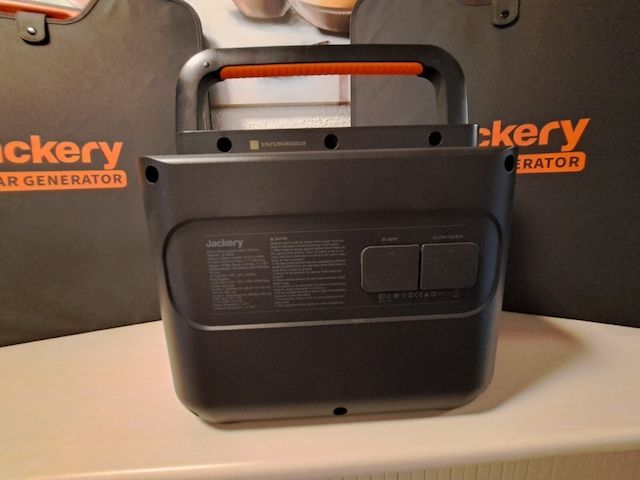 Jackery Solargenerator 2000 Pro incl. 2 Solar Panels Saga 200