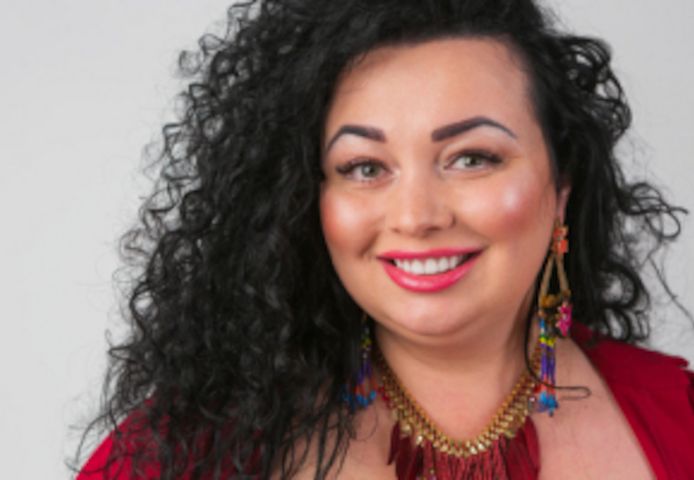 Maya, 60 – jung geblieben und bereit für die Liebe! ❤️