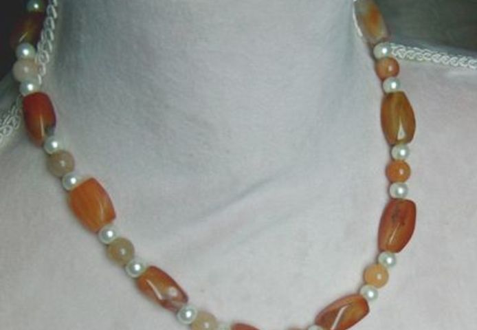 edelsteincollier, Karneol. Acht, Zuchtperlen