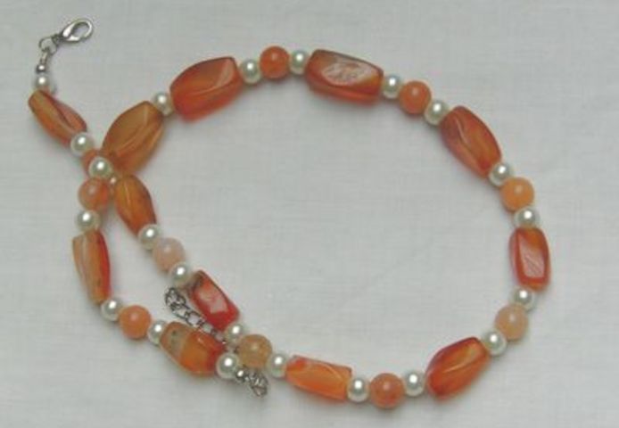 edelsteincollier, Karneol. Acht, Zuchtperlen