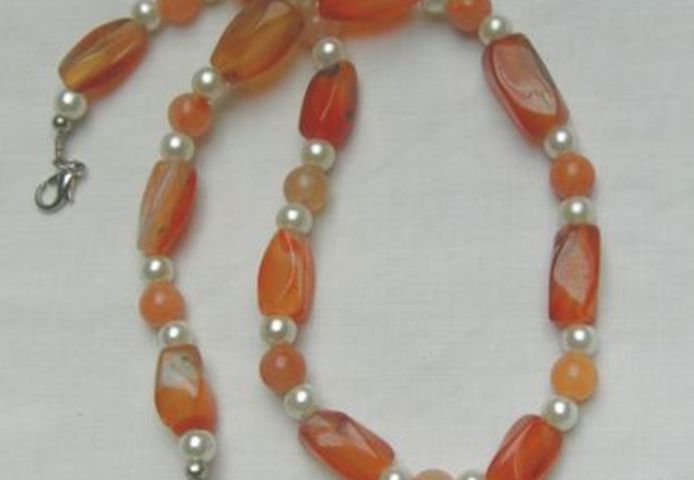 edelsteincollier, Karneol. Acht, Zuchtperlen