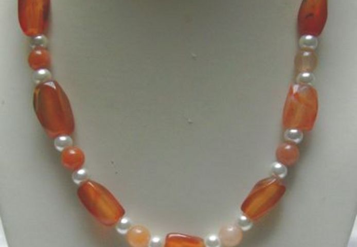 edelsteincollier, Karneol. Acht, Zuchtperlen