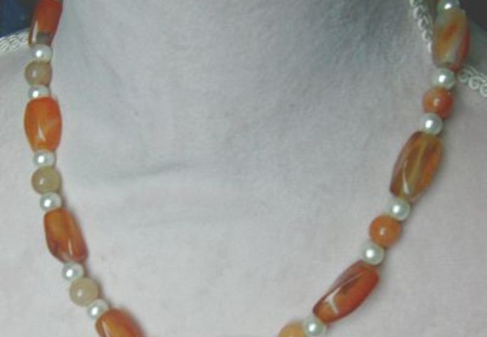 edelsteincollier, Karneol. Acht, Zuchtperlen